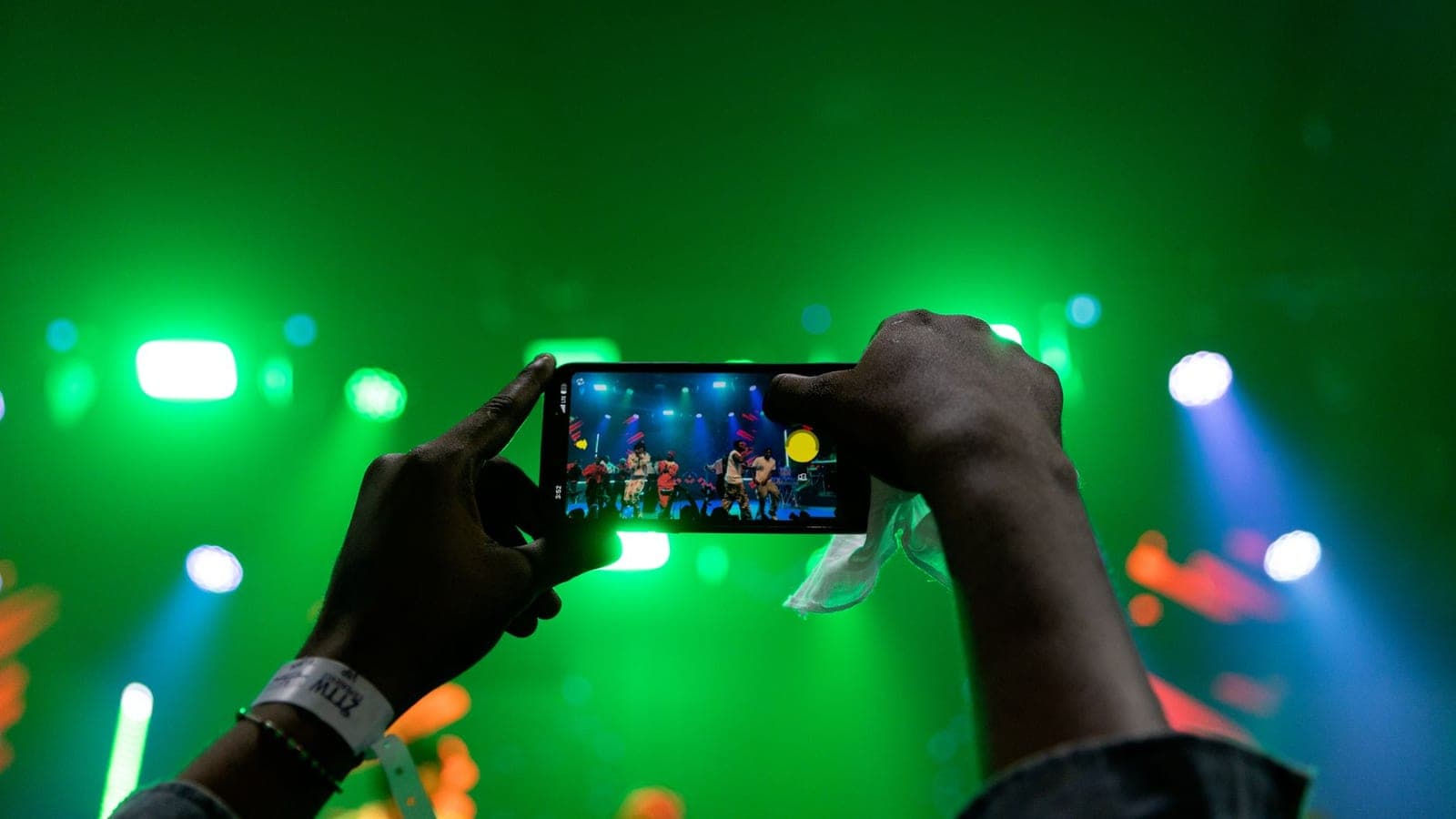 The UK will ban reselling a ticket above its original price: what's already decided and what's still missing